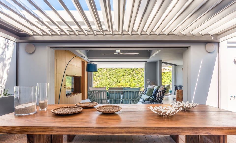 Fully equipped with bar, electric oven, gas stove, dishwasher, fridge and freezer, ice machine, microwave, toaster, filter coffee maker, and espresso coffee machine, blender, electric fruit press. Outside dining table on the terrace facing the view. Anoth