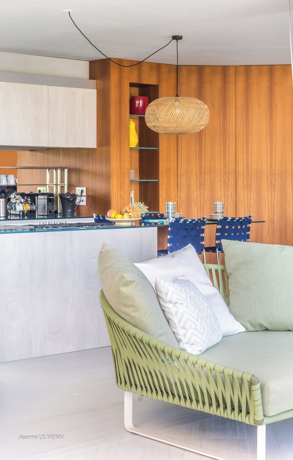 Fully equipped with bar, electric oven, gas stove, dishwasher, fridge and freezer, ice machine, microwave, toaster, filter coffee maker, and espresso coffee machine, blender, electric fruit press. Outside dining table on the terrace facing the view. Anoth