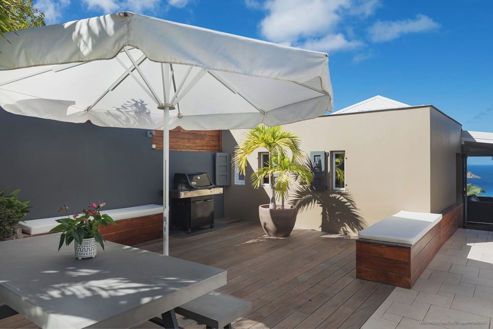 Modern and fully equipped kitchen. Coffee machine, dishwasher, espresso machine, gas cooker, microwave oven, oven, wine cellar. Outdoor dining table on the covered terrace. Another dining area is on the back, with the gas barbecue. 