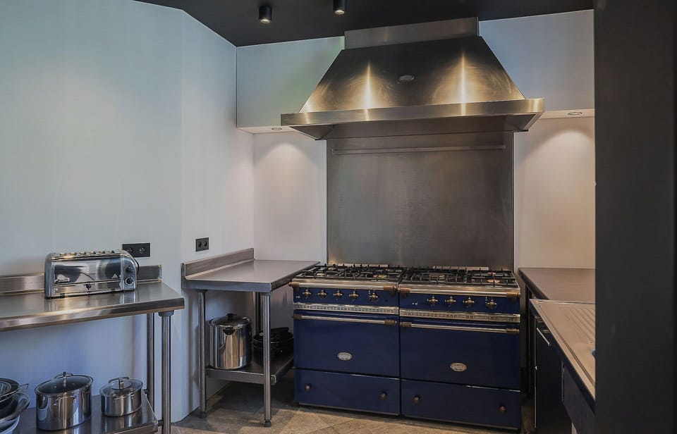 Fully equipped kitchen, fridge and freezer with ice machine, cooking range with gas burners, hood, microwave, dishwasher, filter coffee maker and espresso coffee machine, wine cooler, toaster. Indoor dining table for 12 people. 