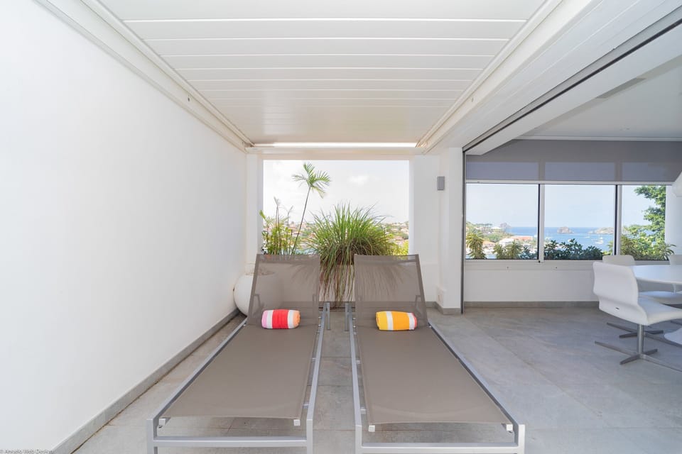 Nice pool 4 x 5 m, next to the living-room. 