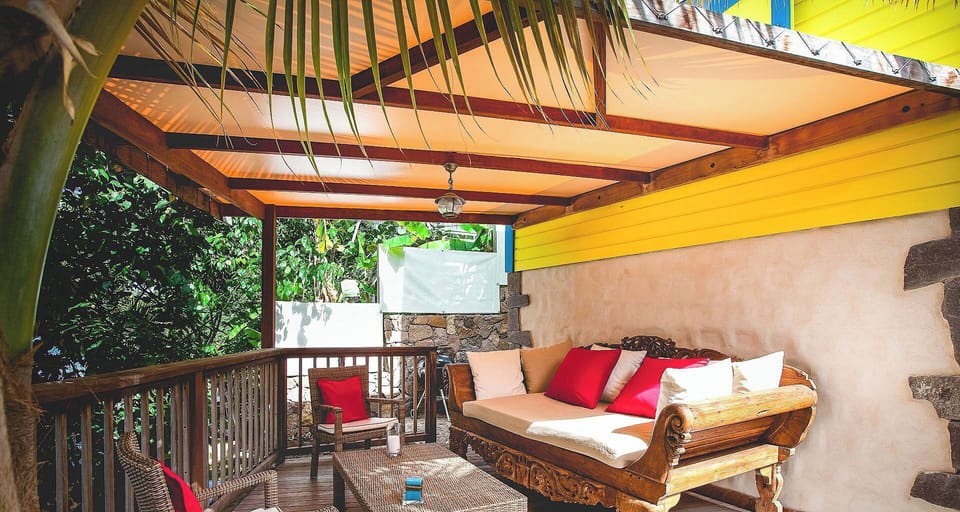 Nice lounge area on the covered terrace with deck chairs. 