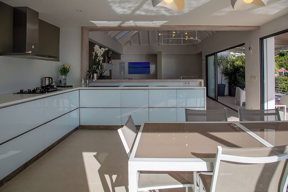 Air-conditioned, fully equipped kitchen. Oven, microwave oven, mixer, blender, refrigerator, freezer, ice machine, dishwasher, citrus press, Nespresso coffee machine, kettle, toaster. Wine cellar. Dining table with four chairs.