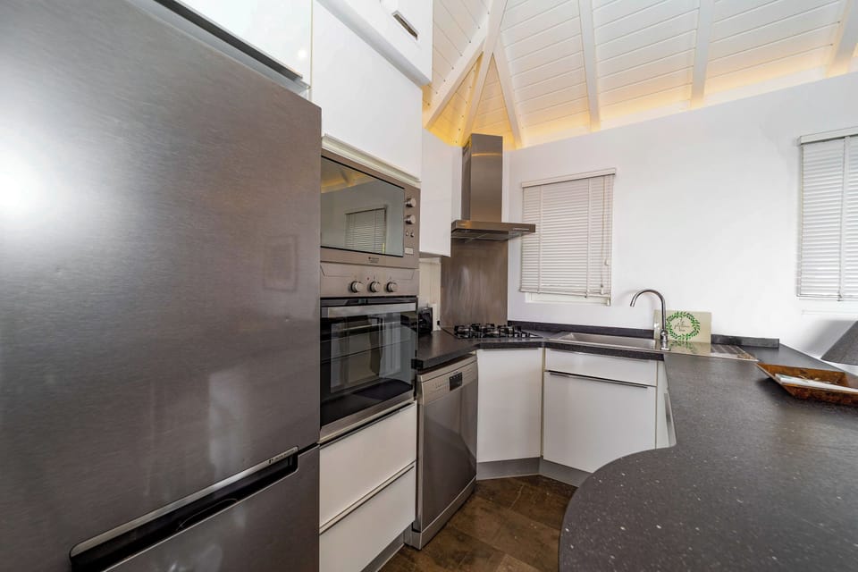 Air conditioned and fully equipped kitchen, electric oven and stove, refrigerator and freezer, microwave, dishwasher, coffee maker, Nespresso machine, mixer, toaster. Outdoor dining table on the covered terrace. 