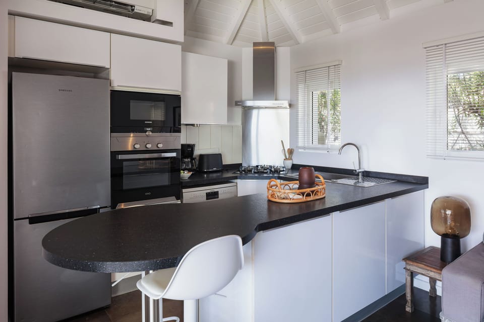 Air conditioned and fully equipped kitchen, electric oven and stove, refrigerator and freezer, microwave, dishwasher, coffee maker, Nespresso machine, mixer, toaster. Outdoor dining table on the covered terrace. 