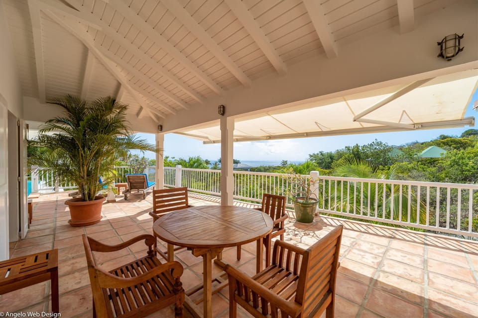 Fully equipped, air conditioning, ceiling fan, fridge and freezer with ice machine, gas cooker, oven, dishwasher, microwave, coffee machine, blender, electric kettle, toaster. Indoor dining table, outdoor dining area on the terrace. 