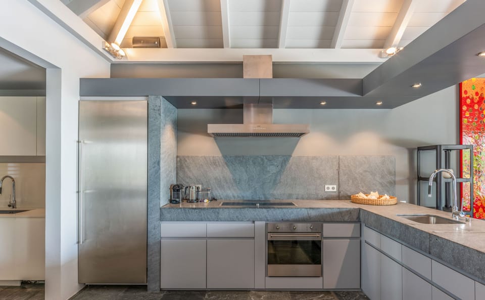 Fully equipped kitchen. Electric oven, gas stove, microwave, refrigerator, mixer, centrifuge, freezer, dishwasher, Nespresso machine, blender, kettle, toaster, breakfast bar with stools. Large dining table for 10 guests in the great room. 