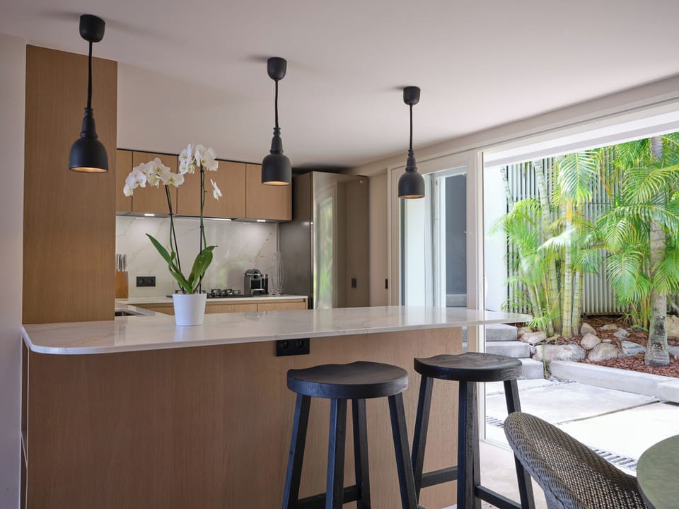 Air conditioned and fully equipped kitchen, electric oven and stove, refrigerator and freezer, microwave, dishwasher, coffee maker, Nespresso machine, mixer, toaster. Indoor dining table for 4 people. 