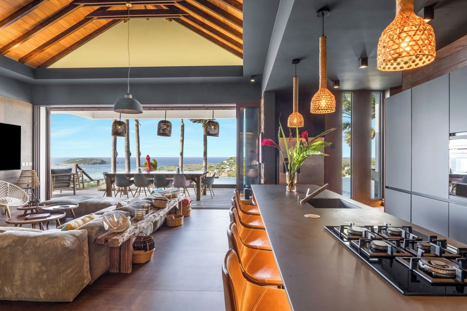 Fully equipped kitchen, central island unit, fridge and freezer with ice machine, cooking range with gas burners, hood, microwave, dishwasher, filter coffee maker and espresso coffee machine, wine cooler, toaster. Outdoor wooden dining table on the covere