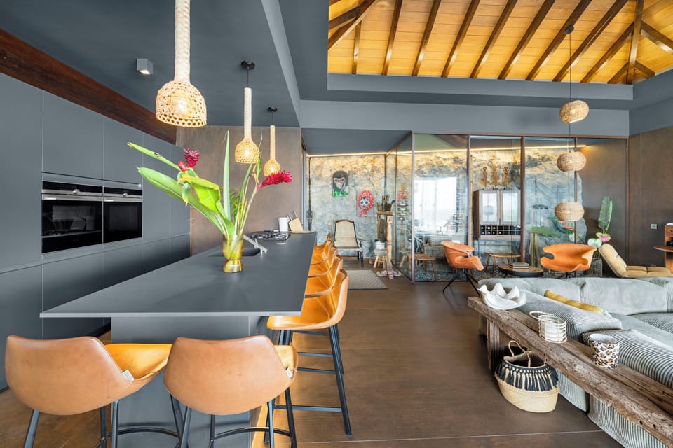 Fully equipped kitchen, central island unit, fridge and freezer with ice machine, cooking range with gas burners, hood, microwave, dishwasher, filter coffee maker and espresso coffee machine, wine cooler, toaster. Outdoor wooden dining table on the covere