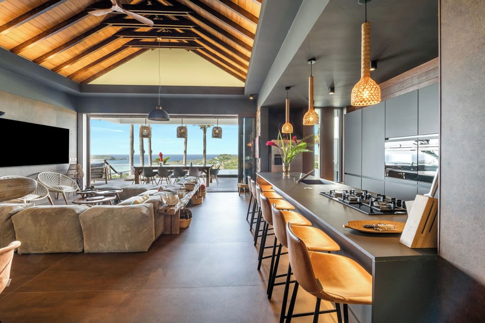 Fully equipped kitchen, central island unit, fridge and freezer with ice machine, cooking range with gas burners, hood, microwave, dishwasher, filter coffee maker and espresso coffee machine, wine cooler, toaster. Outdoor wooden dining table on the covere