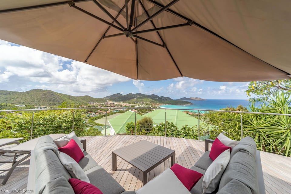 Nice pool pool with steps, expansive terrace, sun loungers. 