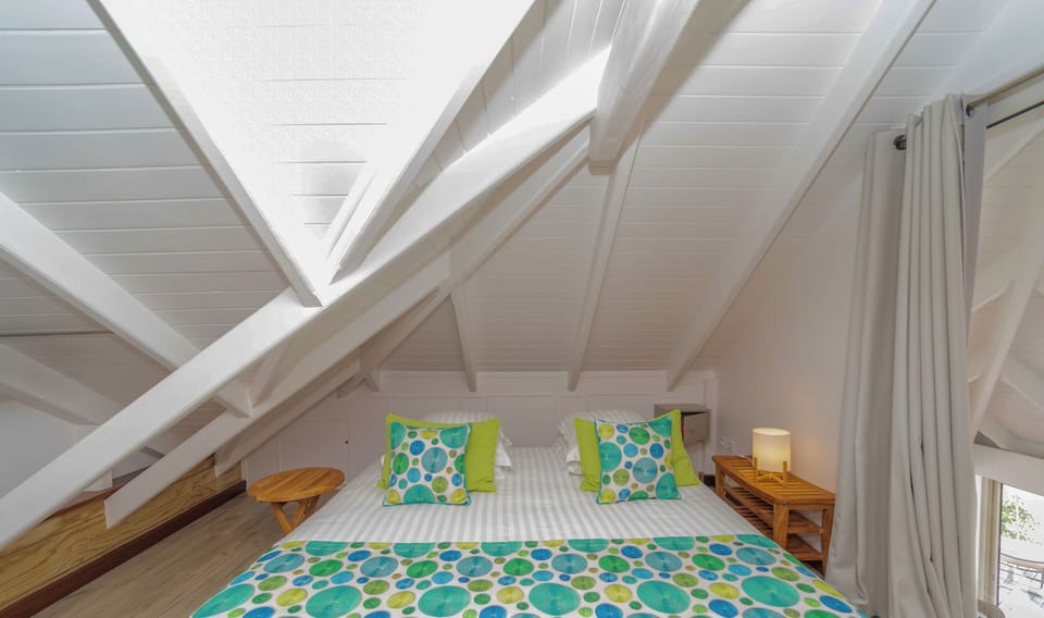 On an upper level. King size bed, air conditioning, HD-TV, safe, ensuite bathroom with shower. 