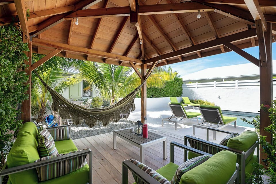 Beautiful pool, terrace with sun loungers. Gas barbecue. Lounge area under the ajoupa. 