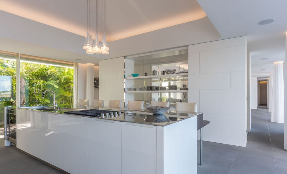Fully equipped and air-conditioned kitchen. Electric oven, gas stove, microwave, refrigerator, mixer, centrifuge, freezer, dishwasher, Nespresso machine, blender, kettle, toaster, breakfast bar. Large dining table for 10 guests in the living room. Outdoor