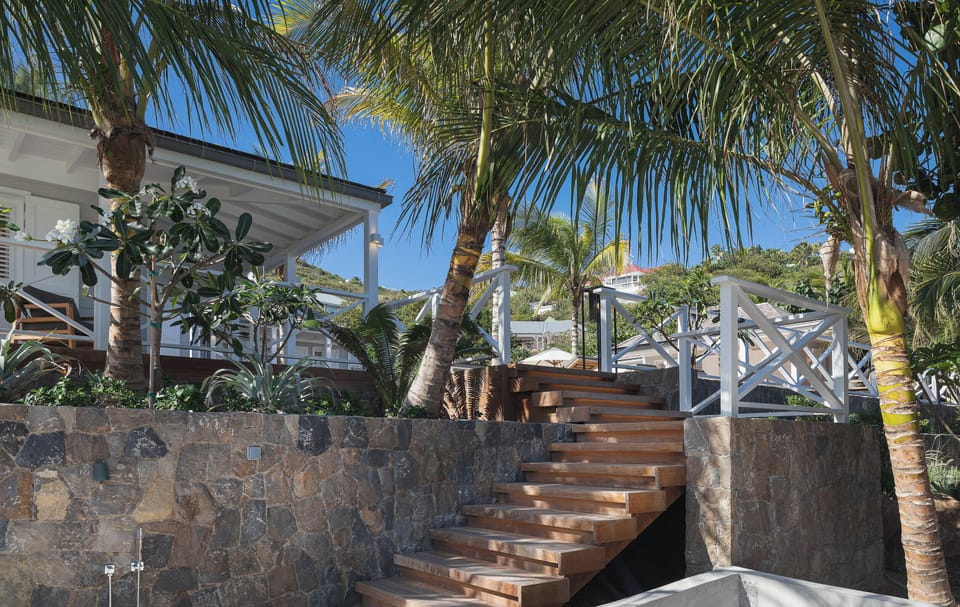 Beautiful garden surrounding the property. Private parking at the entrance. 