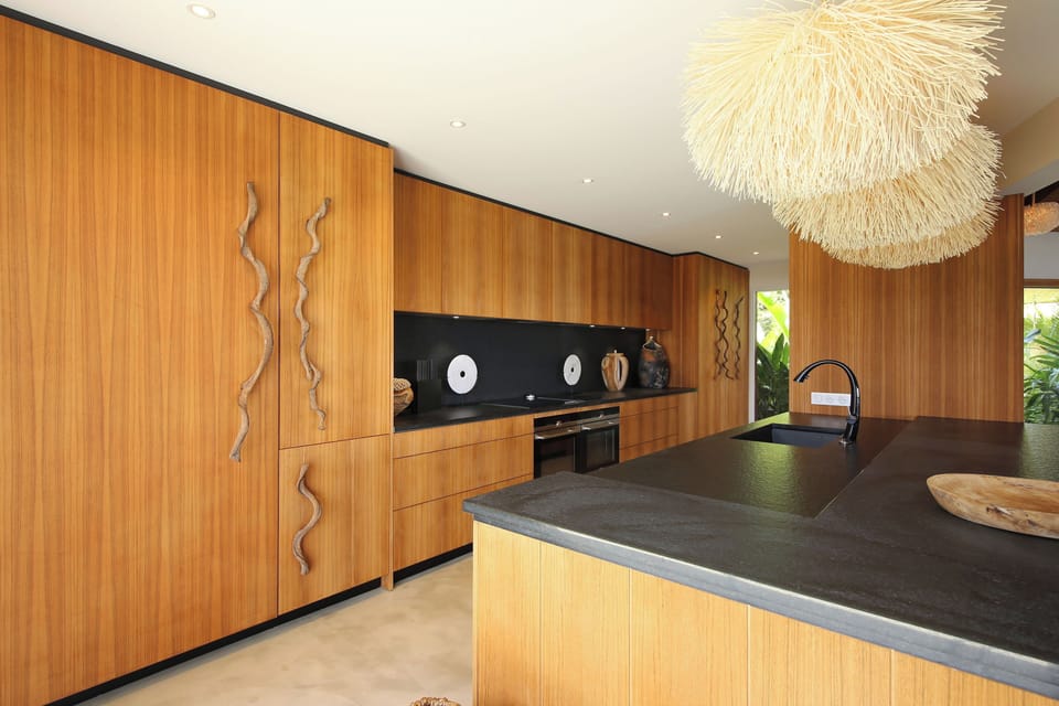 Fully equipped kitchen, electric oven, steam oven / microwave, ceramic hob, plancha grill, refrigerators, freezer, ice maker, dishwasher, toaster, regular filter coffee machine, Nespresso machine, blender, electric fruit squeezer, gas barbecue outside