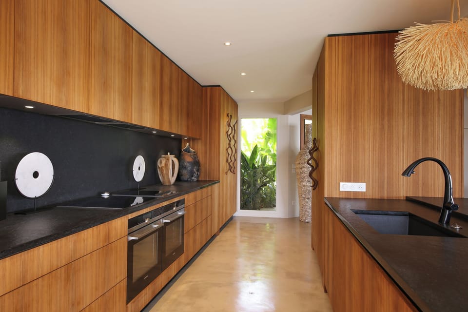 Fully equipped kitchen, electric oven, steam oven / microwave, ceramic hob, plancha grill, refrigerators, freezer, ice maker, dishwasher, toaster, regular filter coffee machine, Nespresso machine, blender, electric fruit squeezer, gas barbecue outside