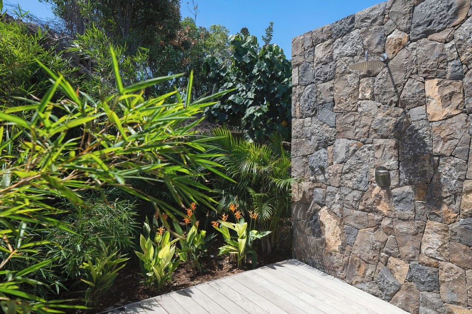Located on the main level. A king size bed, air conditioning, ceiling fan, HD-TV, Dish Network, safe, dressing room, ensuite bathroom with indoor Italian shower. Outdoor private shower. Opens onto the terrace. 
