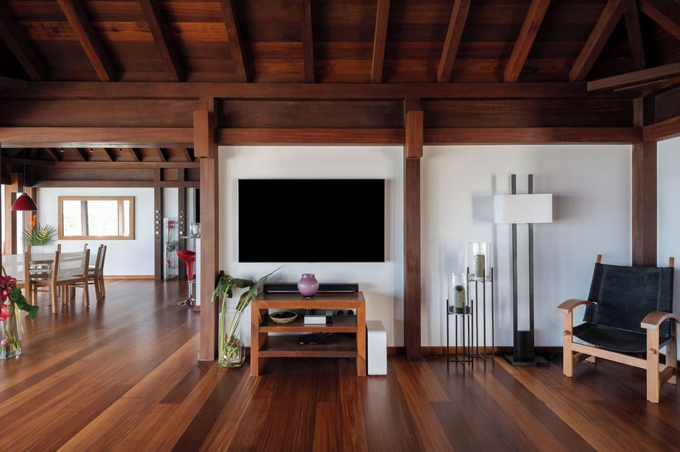 Ceiling fan, HD-TV, Dish network, DVD player, Apple TV. Opens onto the terrace. Ocean view. 
