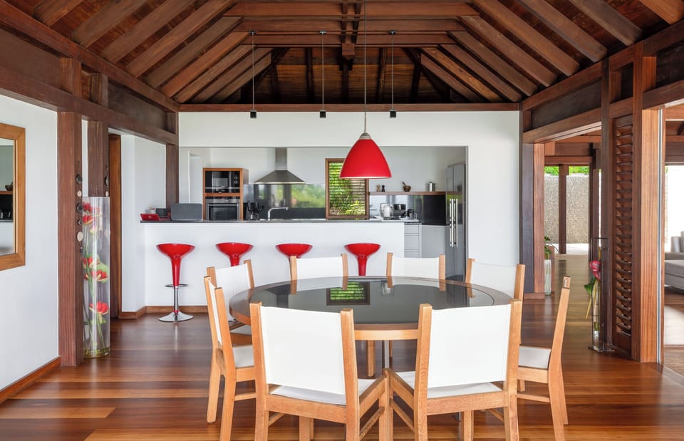 Fully equipped kitchen, breakfast bar with stools. Electric oven, gas stove, microwave, refrigerator, mixer, centrifuge, freezer, dishwasher, Nespresso machine, blender, kettle, toaster. Large dining table for 8 guests. 
