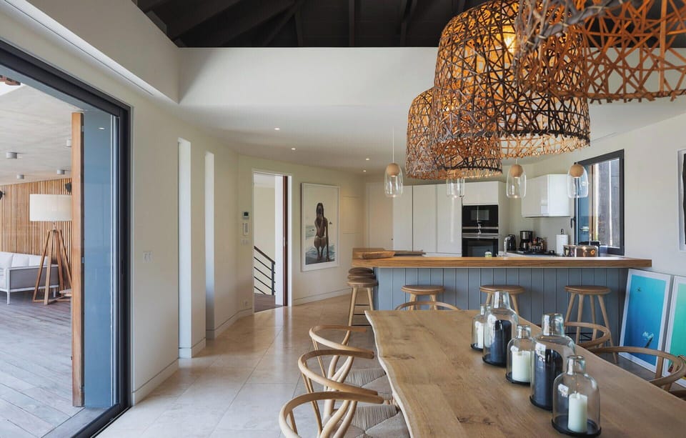 Fully equipped kitchen, air-conditioning, breakfast bar with stools, fridge, freezer, oven, microwave, dishwasher, blender, kettle, Nespresso coffee machine, toaster. Indoor large dining table for 10 guests.