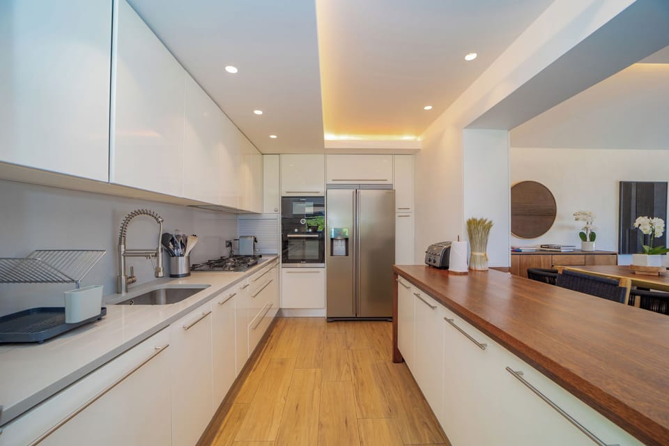 Fully equipped kitchen for gourmet, service for 16 guests, Dishwasher, Microwave, Blender, Toaster, Nespresso machine, Oven, kettle, ice-maker. Barbecue on the terrace. Inside dining area and outdoor dining area on the terrace. 