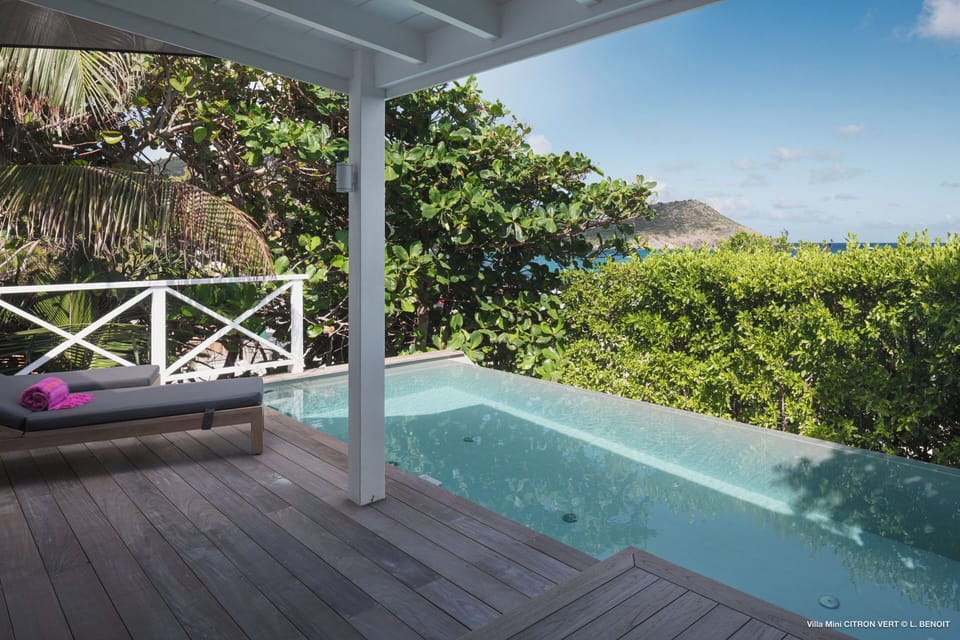 Nice private pool, terrace with loungers and deck chairs. 