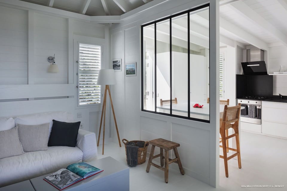 Cozy lounge area, air conditioning, HDTV (Dish, Apple TV). The room opens on the terrace and the pool. 
