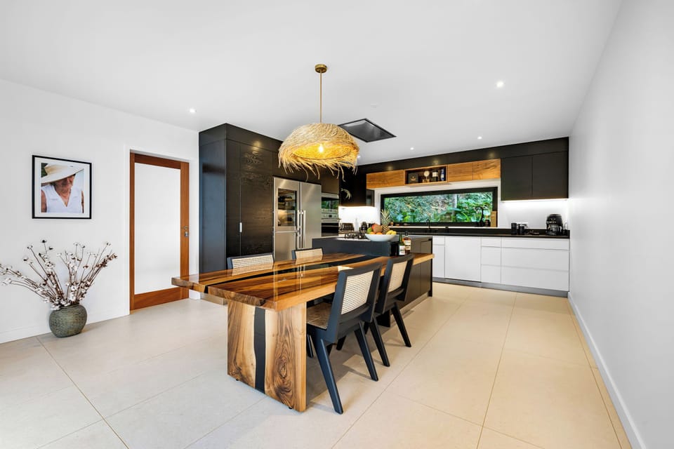 Fully equipped. Electric oven, gas stove, microwave, refrigerator, mixer, centrifuge, freezer, dishwasher, Nespresso machine, blender, kettle, toaster, breakfast bar. Indoor dining table in the kitchen. Outdoor dining table on the covered terrace. 
