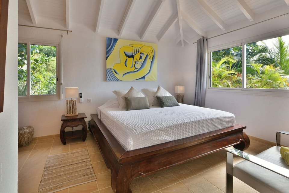 Queen size bed, air-conditioning, safe. Ensuite Bathroom, rain head shower, hair dryer. The bedroom opens onto the outdoor living room, and the view. 