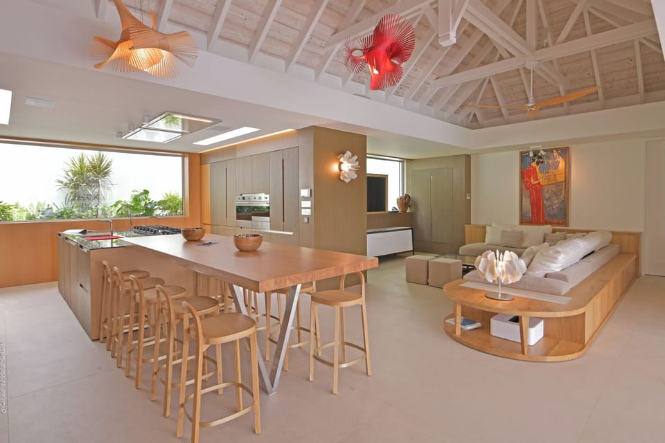 Fully equipped. Electric oven, gas stove, microwave, refrigerator, mixer, centrifuge, freezer, dishwasher, Nespresso machine, blender, kettle, toaster, breakfast bar. Large dining table for 12 guests.