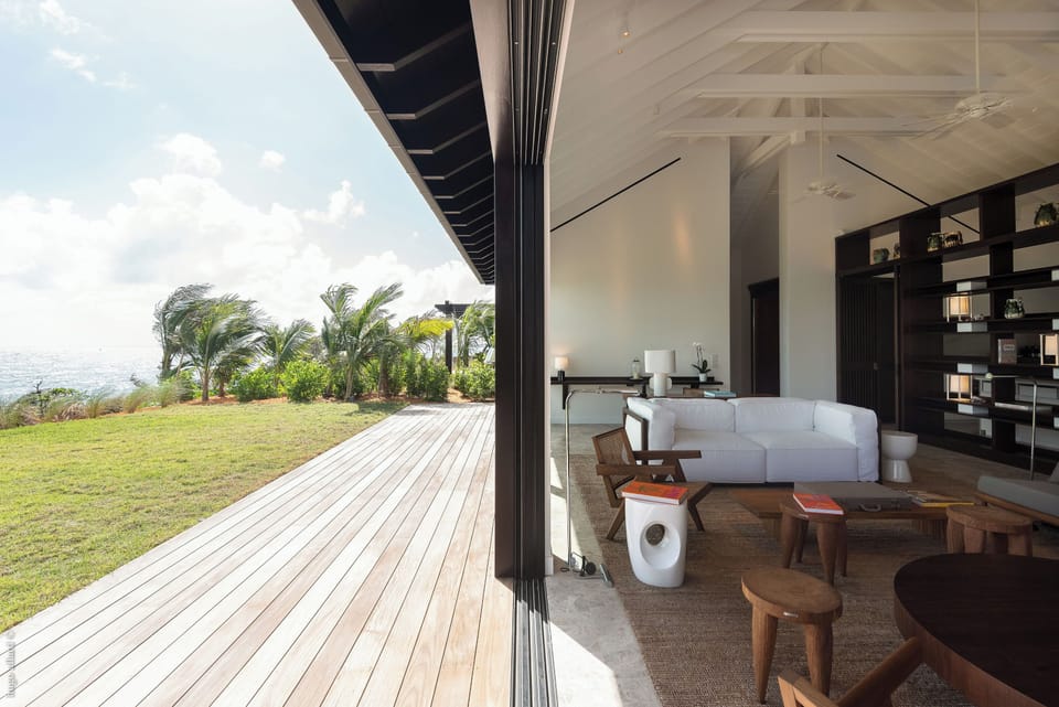 Expansive air-conditioned room opening onto the terrace and the panoramic view. 