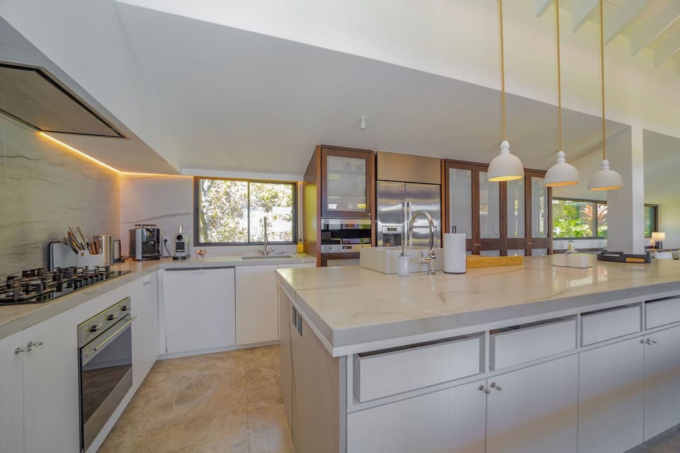 Fully equipped kitchen, electric oven, gas stove, microwave, fridge and freezer with ice maker, dishwasher, toaster, filter coffee maker and Nespresso machine, mixer, kettle, citrus press, fryer, hood. Large indoor dining table for 8 guests, and another o