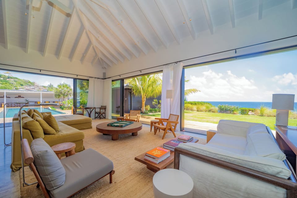 Expansive air-conditioned room opening onto the terrace and the panoramic view. 