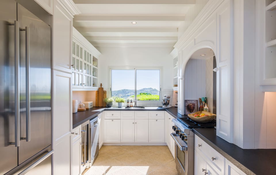 Fully equipped kitchen. Electric oven, gas stove, microwave, refrigerator, mixer, centrifuge, freezer, dishwasher, Nespresso machine, blender, kettle, toaster, breakfast bar with stools. Large outdoor dining table on the covered terrace. Professional barb
