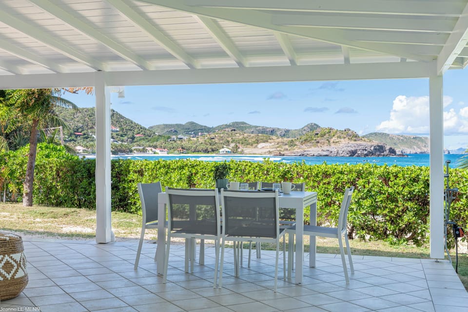 Open-air fully equipped kitchen. Electric oven, gas stove, microwave, refrigerator, mixer, freezer, dishwasher, Nespresso machine, blender, kettle, toaster, breakfast bar. Indoor dining table and dining area on the covered terrace. 