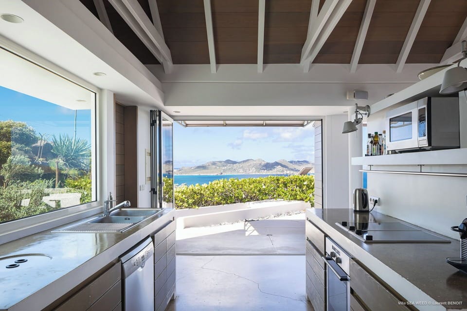 Fully equipped kitchen. Electric oven, gas stove, microwave, refrigerator, mixer, centrifuge, freezer, dishwasher, Nespresso machine, blender, kettle, toaster. Indoor dining table for 10 guests. Two outdoor dining tables facing the views. Gas Barbecue. 
