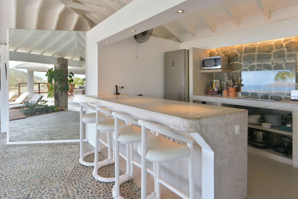 Fully equipped kitchen, fridge, freezer, oven, induction stove, coffee machine, Toaster, electric kettle,Breakfast bar, HD-TV. Gas Barbecue on the terrace. 