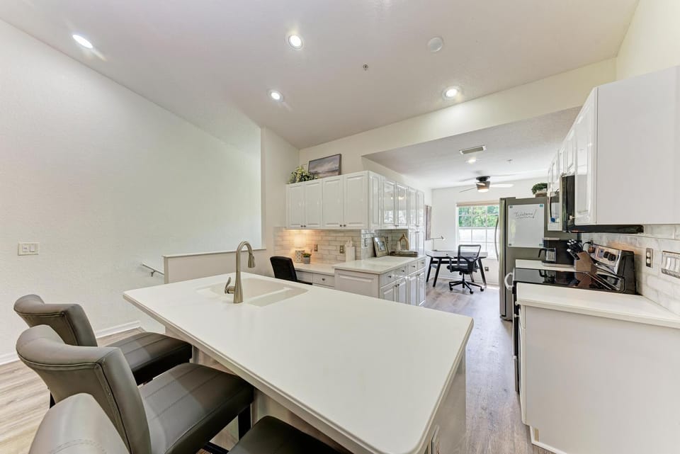 Enjoy the kitchen with everything you need for your stay