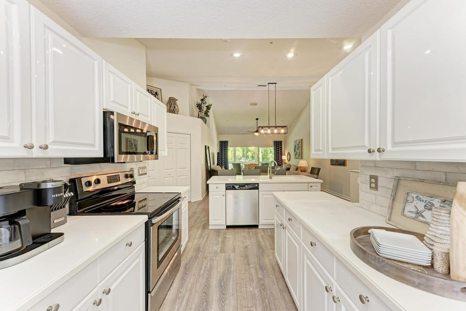 Nice functional kitchen with island and ample counter space
