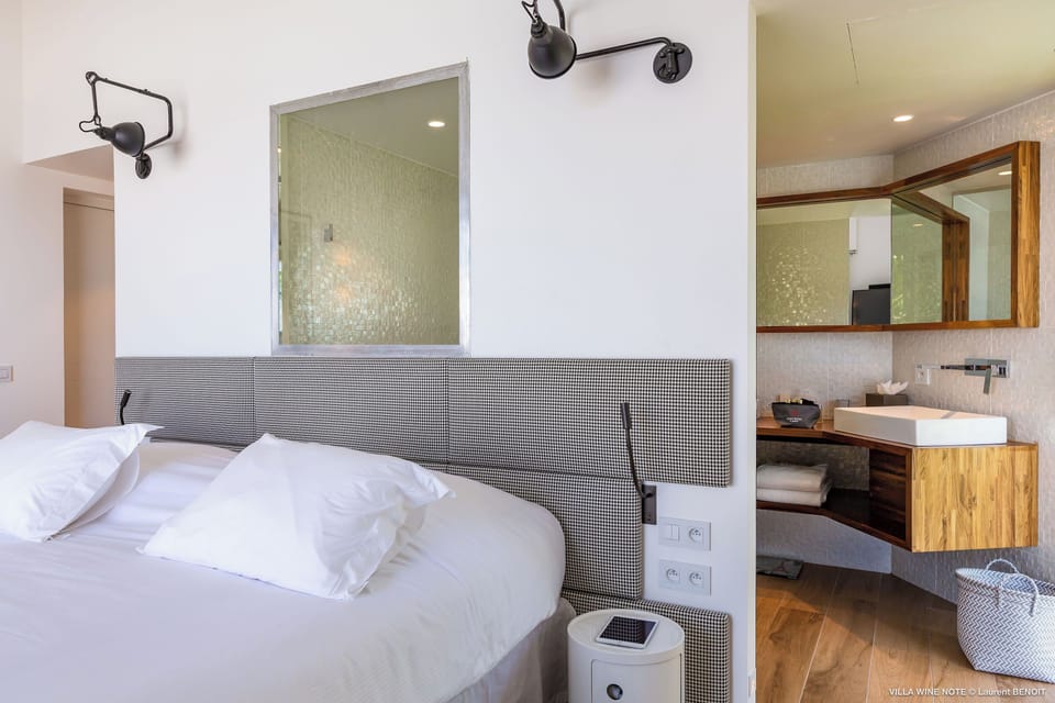 On the back of the property, on a upper level by outdoor stairs. King size bed, air conditioning, HD-TV, Apple TV, Dish Network, dressing room, programmable safe. Adjoining bathroom with shower, double basin, hair dryer, towels and beach towels.