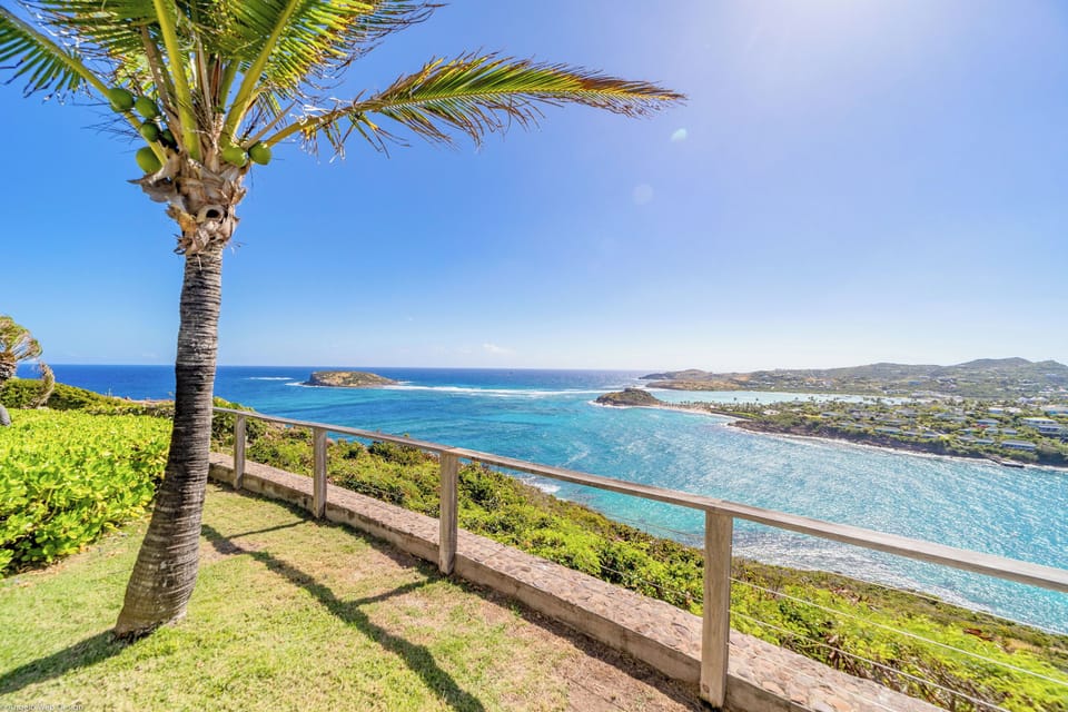 King size bed, air conditioning, ceiling fan, HD-TV, dish network, safe, dressing room. Ensuite bathroom with indoor & outdoor showers, hair dryer, towels and beach towels. The bedroom opens onto the Garden. 