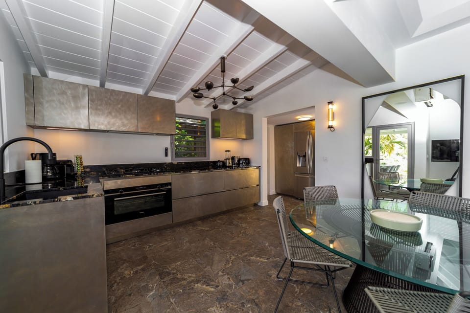 Fully equipped with bar, electric oven, gas stove, dishwasher, fridge and freezer, ice machine, microwave, toaster, filter coffee maker, and espresso coffee machine, blender, electric fruit press. Inside dining area and outdoor dining table on the terrace
