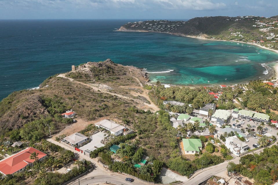 Two-level property, surrounding by a lush tropical garden. Private parking at the entrance of the villa. 