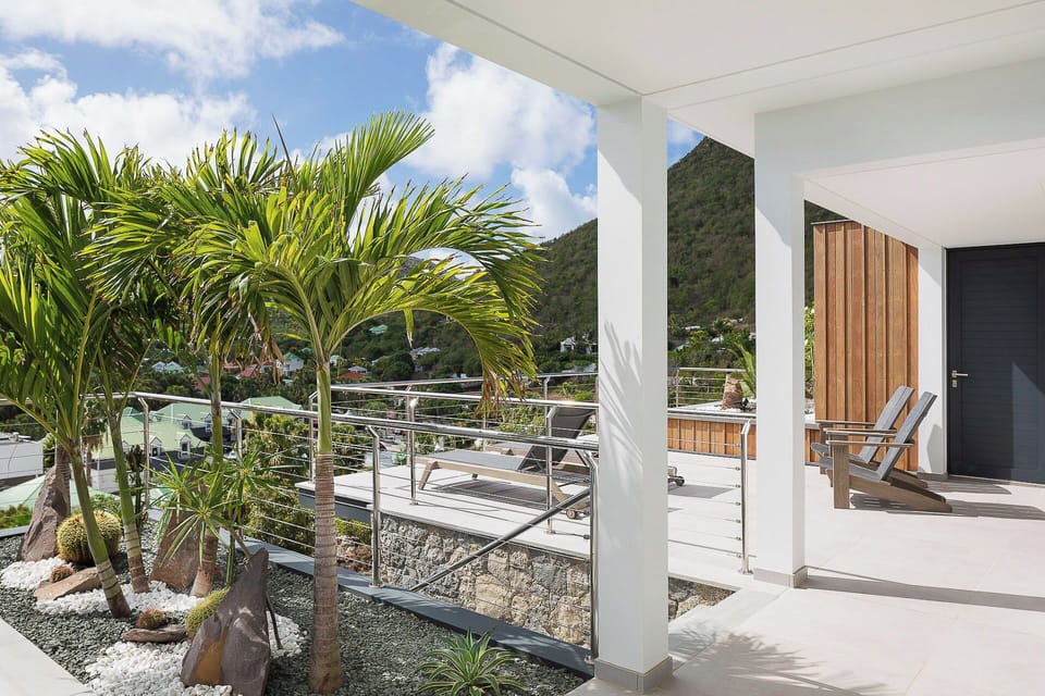On the main level. Queen size bed, air conditioning, HD-TV, Apple TV, Dish Network, dressing room, programmable safe. Adjoining bathroom with shower, hair dryer, towels and beach towels. 