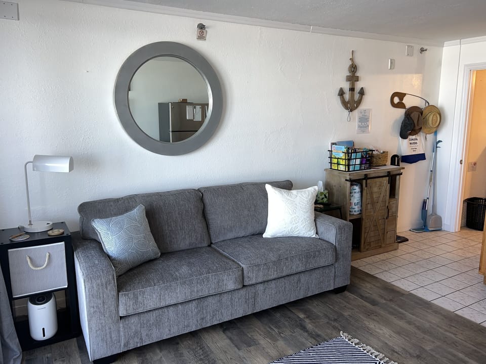 ~ Coastal waters Livingroom area