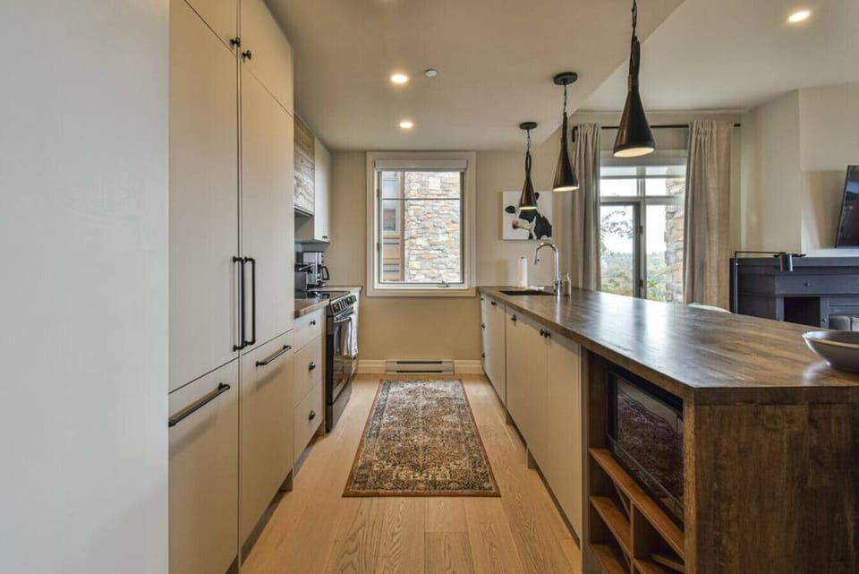 The Bondurant Village Home Close to Tremblant Attractions