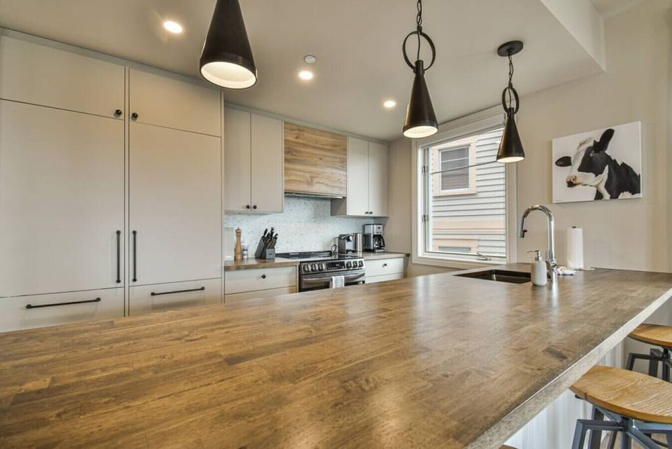 The Bondurant Village Home Close to Tremblant Attractions