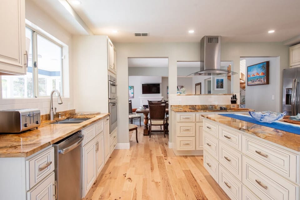 The large gourmet kitchen is very well equipped with everything you need from coffee in the morning to creating your own gourmet meal in the evening
